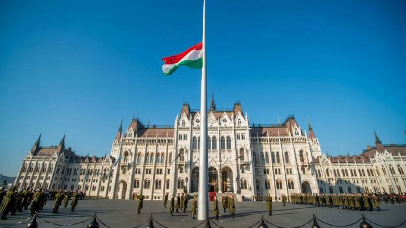 Döntött a rendőrség: nem masírozhatnak román soviniszták a Kossuth téren
