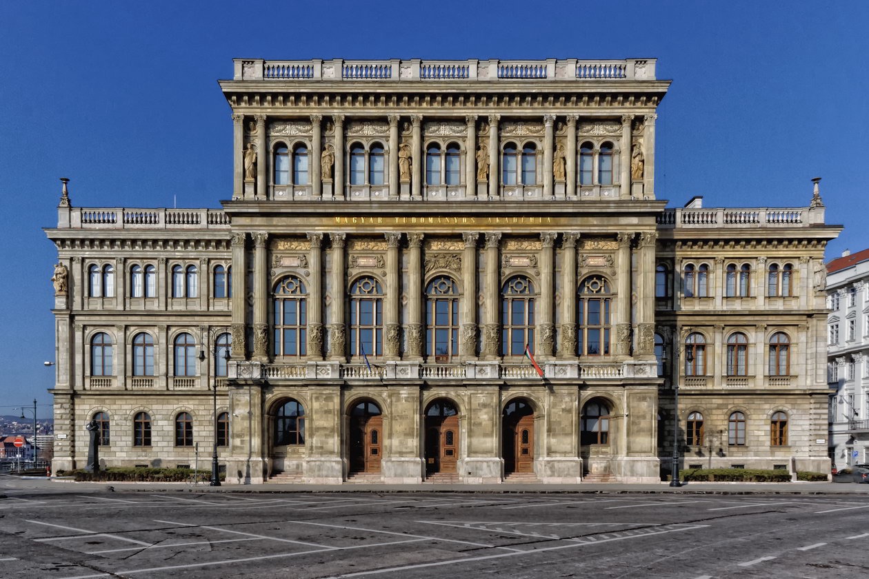 Nyilvános kozmológiai előadást tartanak az MTA Székházában