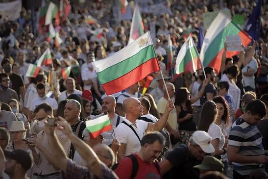 Kormányellenes Tüntetések Bulgáriában: Tiltakozás az Euróra Való Átállás Ellen