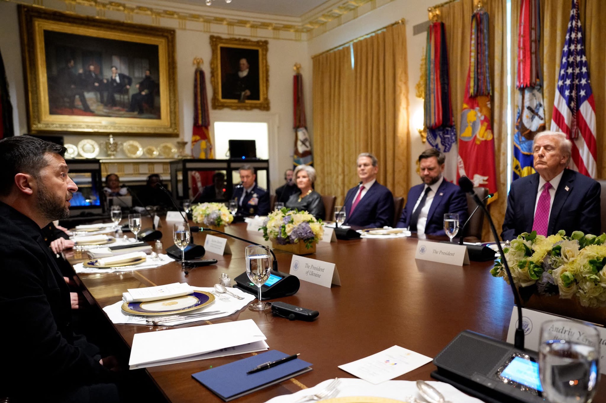 Trump ultimátuma Zelenszkíjnek Washingtonban – Ukrajna semmit sem kapott, csak a figyelmeztetést és egy utolsó esélyt