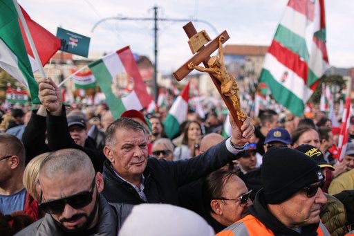 Hatalmas Siker a Budapesti Békemenet: A Nemzet Egysége a Béke Ügyéért