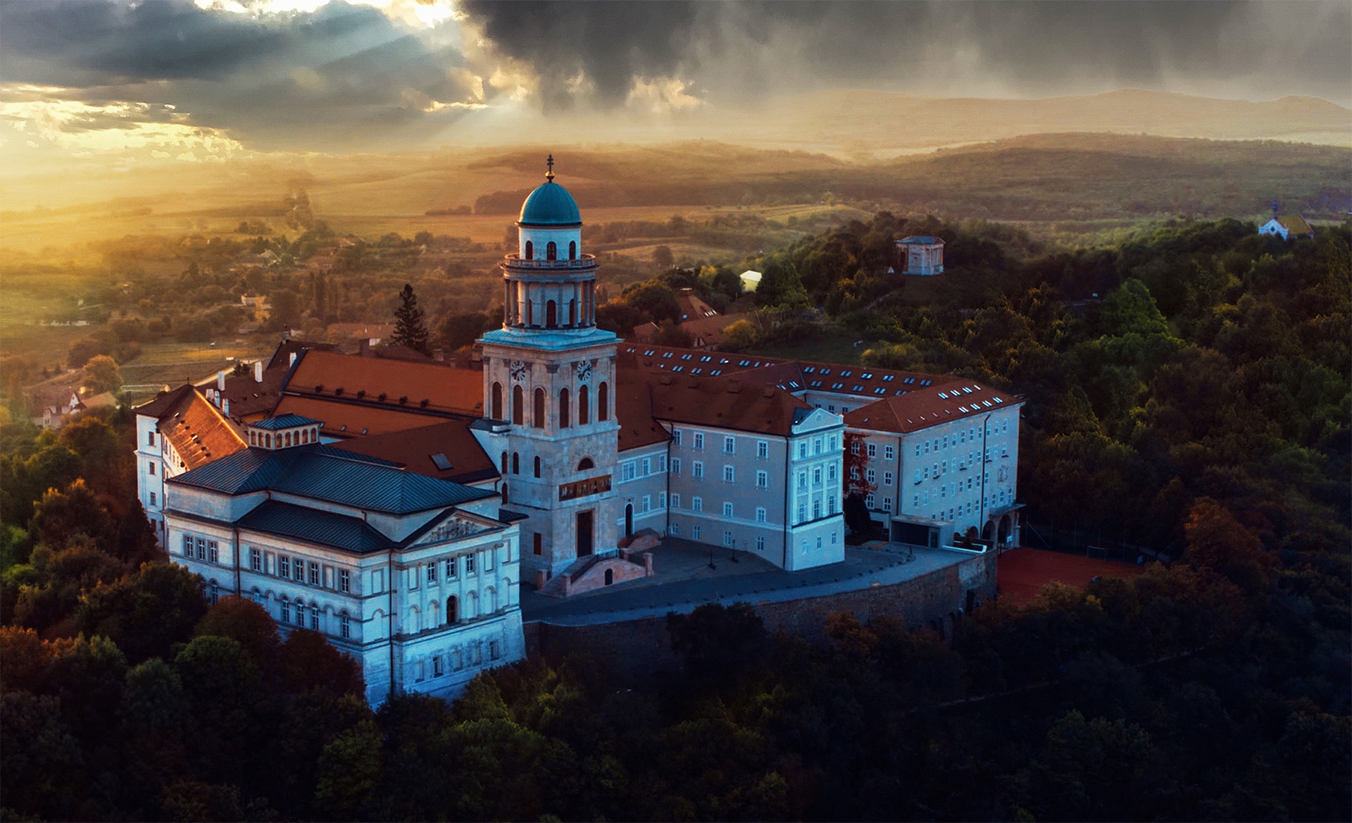 Karácsonyi orgonahangversenyt ad Teleki Miklós a Pannonhalmi Főapátságban