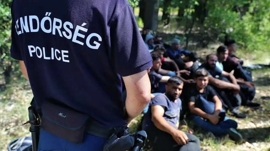 A magyar modell példaértékű Nagy-Britannia számára: Hogyan állítható meg az illegális migráció?