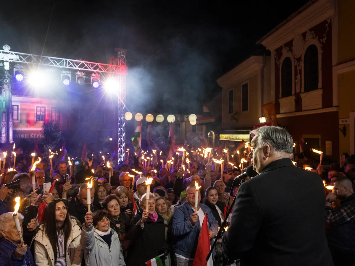 Orbán Viktor országjárása hatalmas siker: Miskolcon is megtelt a tér, Brüsszelben pedig az ország érdekeit védte a miniszterelnök