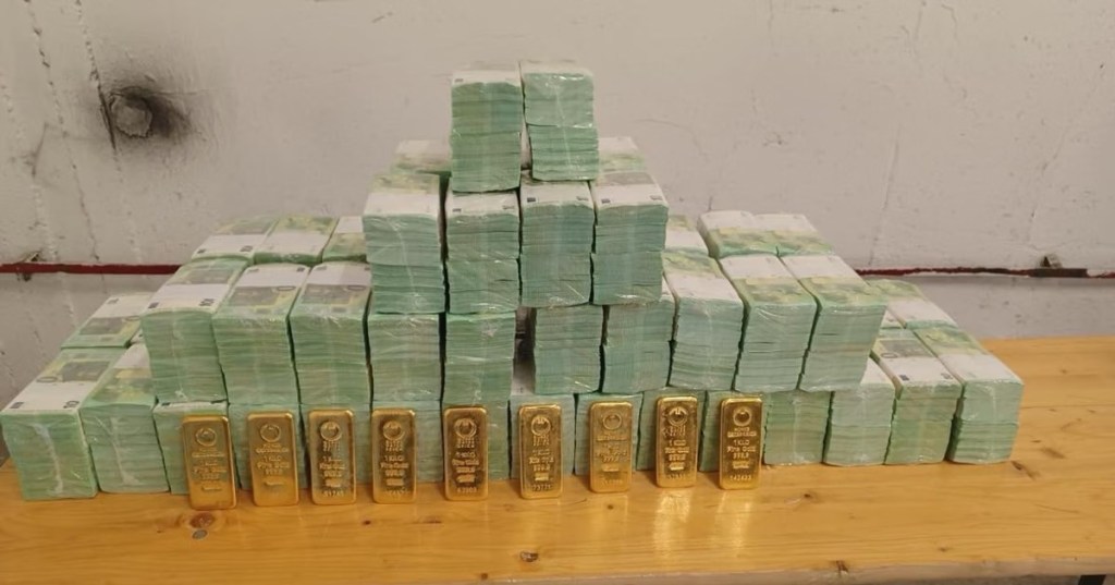 A lefoglalt pénz és arany
