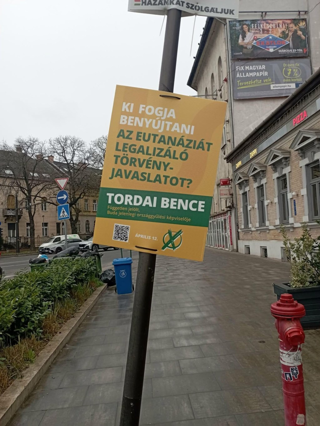 Halálkultusz Budapest utcáin – Tordai Bence az eutanáziával&nbsp;kampányol