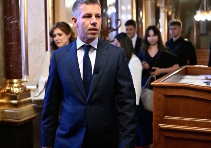Magyar Péter esküt tett Magyarország új miniszterelnökeként