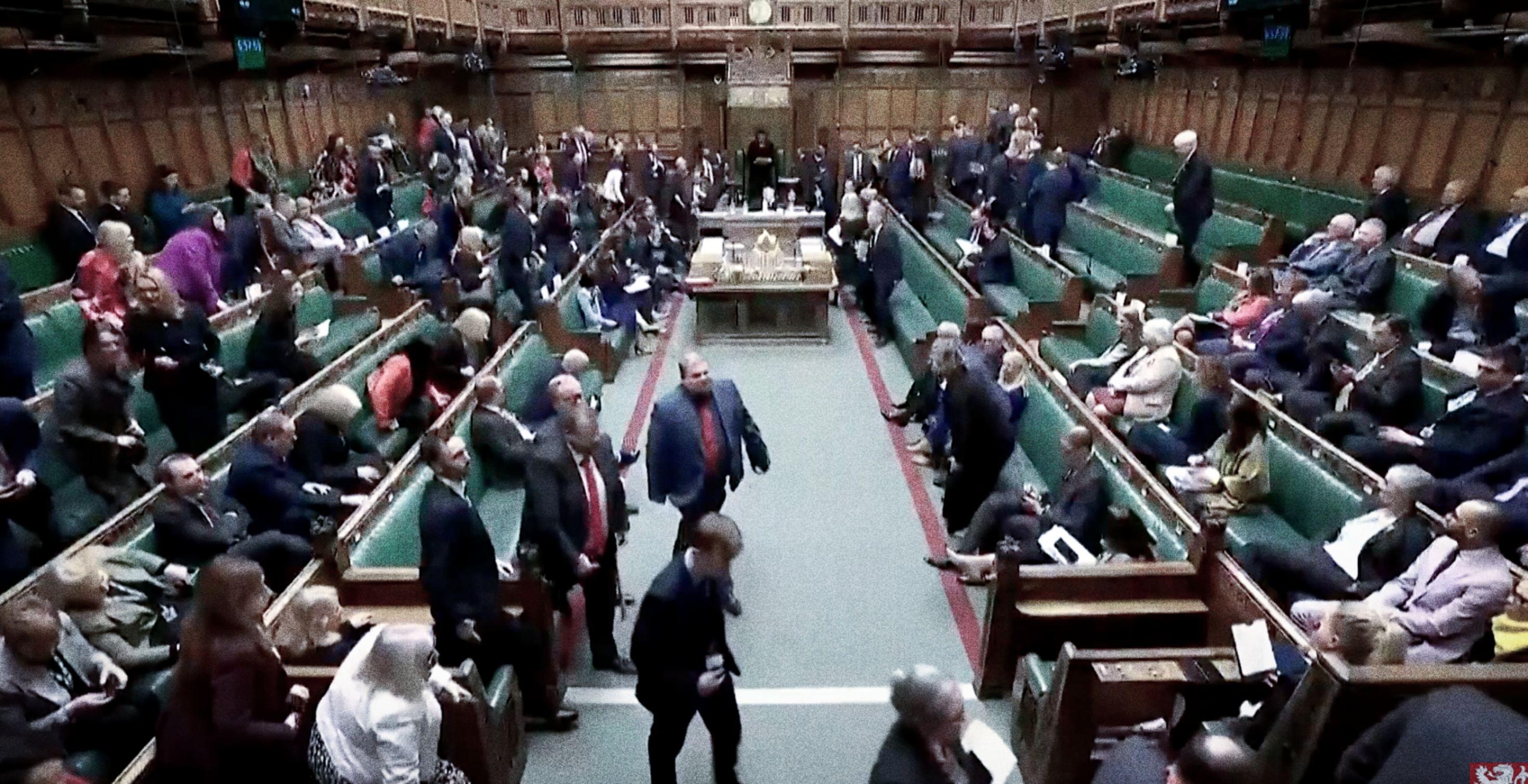 Brit parlament: 364–111 arányban elutasították az erőszak-bandák elleni nemzeti vizsgálatot