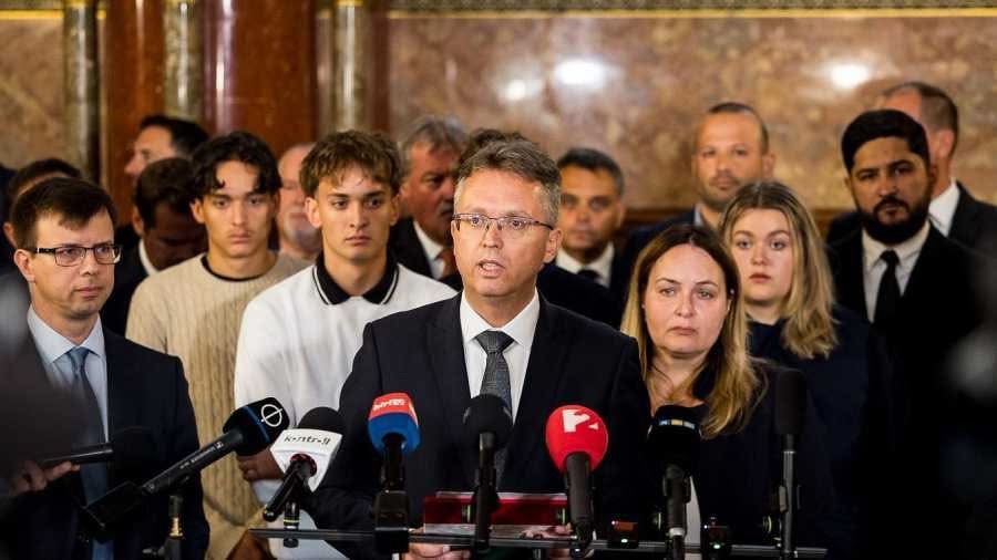 „Ha el akarnak vinni, innen, a munkahelyemről tegyék” – Hankó Balázs politikai fogságra készül, a Fidesz kiáll mellette